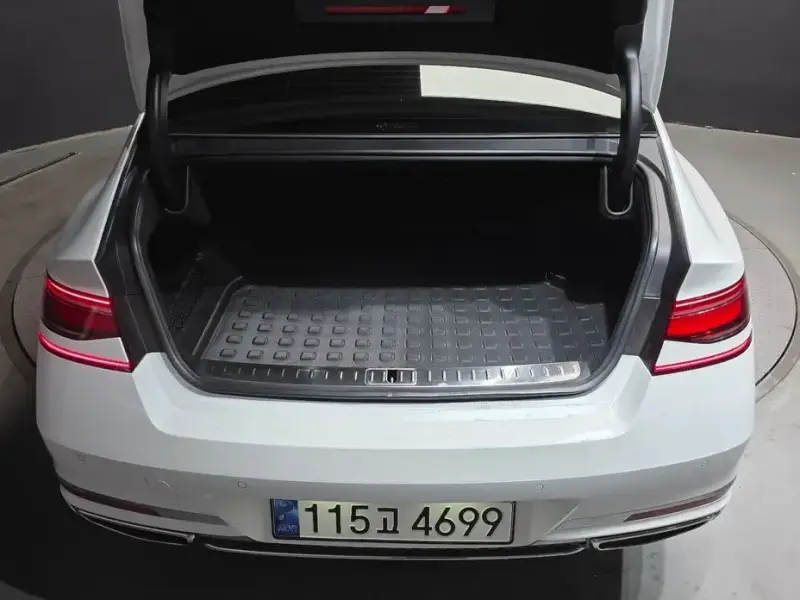 2023 Genesis G90 с пробегом 69 369 км