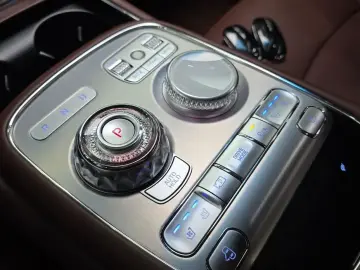 2023 Genesis G90 с пробегом 84 323 км