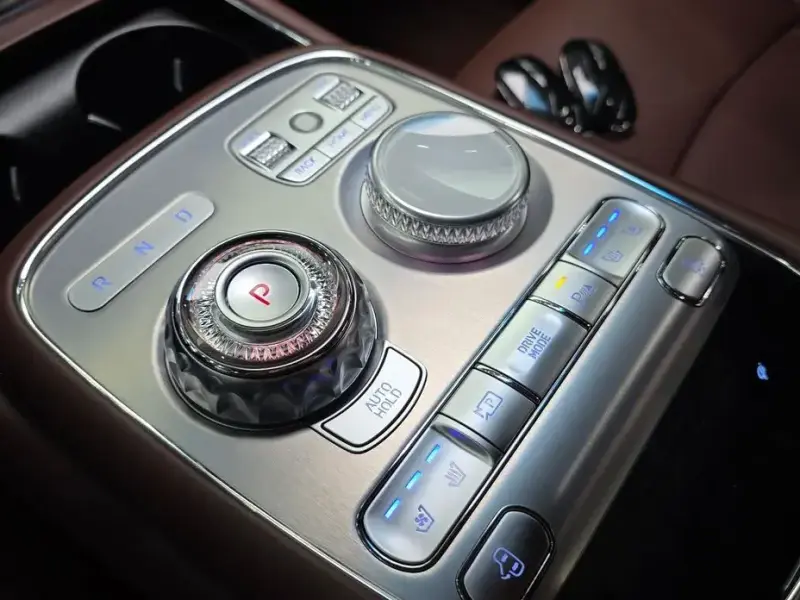 2023 Genesis G90 с пробегом 84 323 км