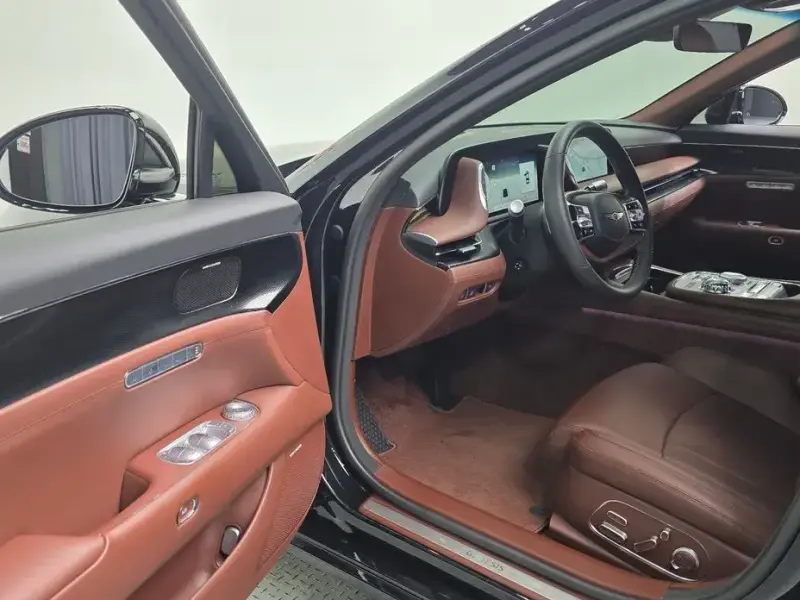 2023 Genesis G90 с пробегом 84 323 км