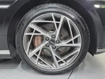 2023 Genesis G90 с пробегом 84 323 км