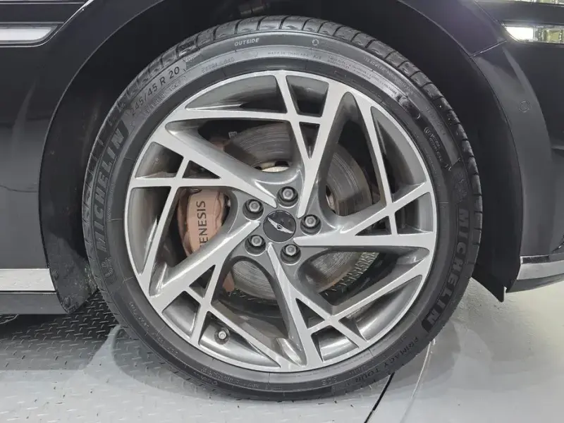 2023 Genesis G90 с пробегом 84 323 км