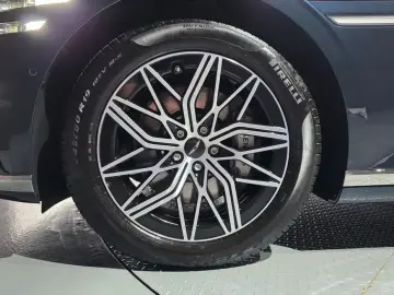2023 Genesis G90 с пробегом 40 632 км