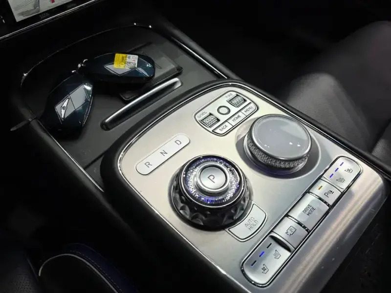 2023 Genesis G90 с пробегом 40 632 км