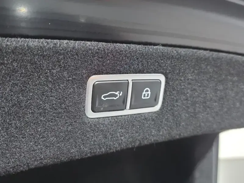 2023 Genesis G90 с пробегом 84 323 км