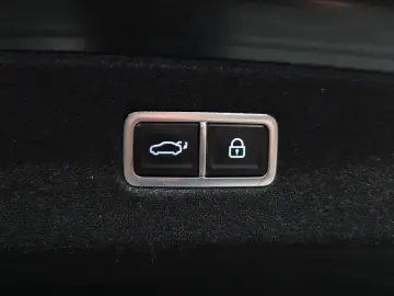 2023 Genesis G90 с пробегом 40 632 км