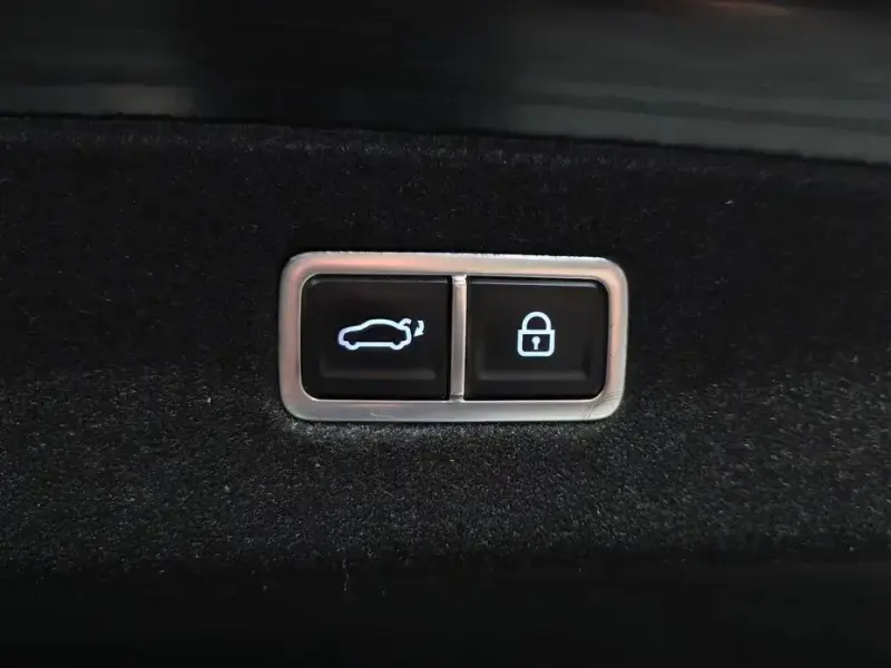 2023 Genesis G90 с пробегом 40 632 км