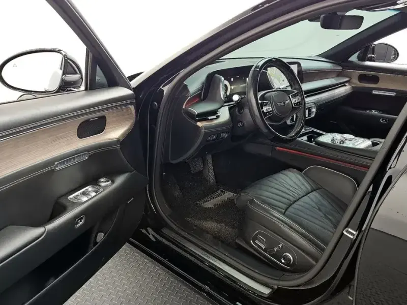 2023 Genesis G90 с пробегом 50 023 км