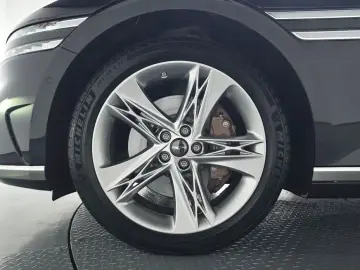 2023 Genesis G90 с пробегом 25 025 км