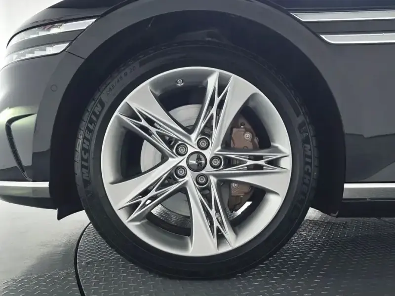 2023 Genesis G90 с пробегом 25 025 км