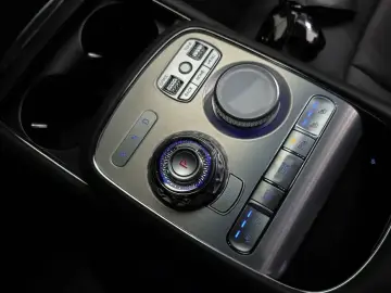 2023 Genesis G90 с пробегом 25 025 км