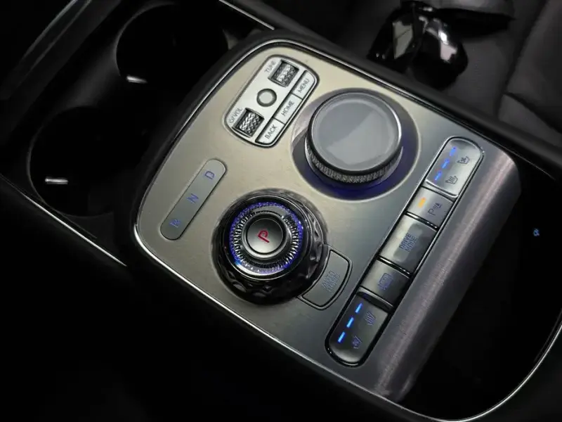 2023 Genesis G90 с пробегом 25 025 км