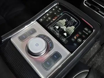 2023 Genesis G90 с пробегом 50 023 км