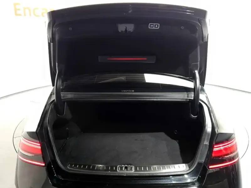 2023 Genesis G90 с пробегом 50 023 км