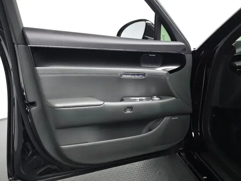 2023 Genesis G90 с пробегом 25 025 км