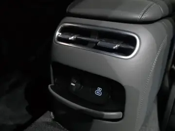 2023 Genesis G90 с пробегом 25 025 км