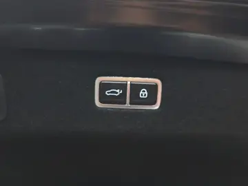 2023 Genesis G90 с пробегом 25 025 км