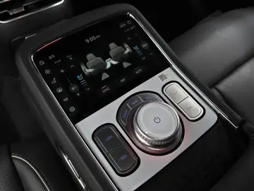 2023 Genesis G90 с пробегом 27 674 км