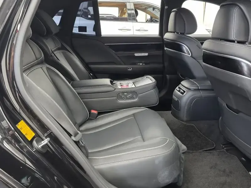 2023 Genesis G90 с пробегом 27 674 км