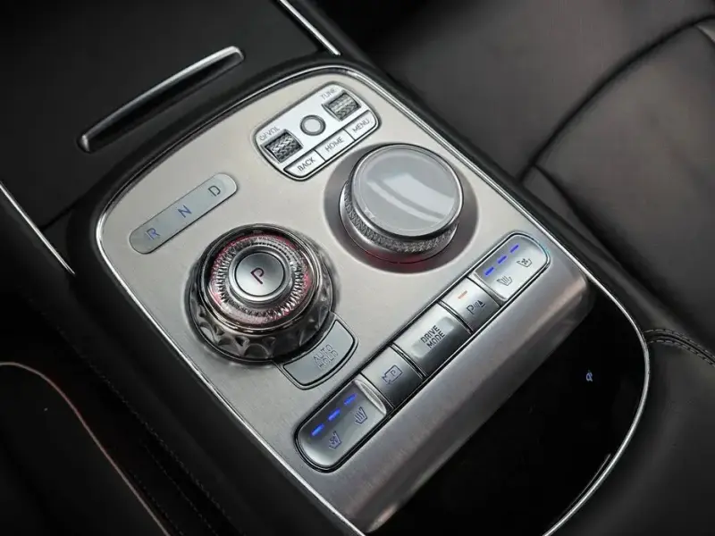 2023 Genesis G90 с пробегом 27 674 км