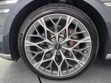 2023 Genesis G90 с пробегом 33 197 км