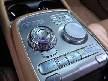 2023 Genesis G90 с пробегом 33 197 км
