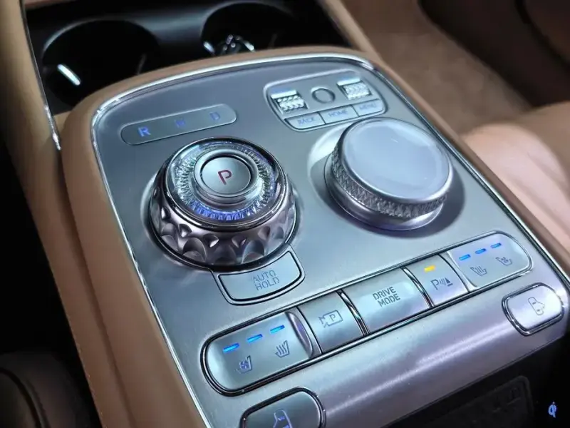 2023 Genesis G90 с пробегом 33 197 км