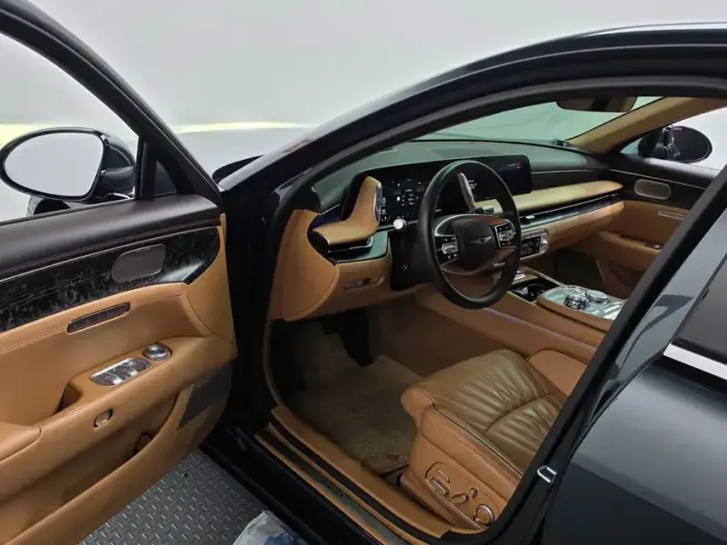 2023 Genesis G90 с пробегом 33 197 км