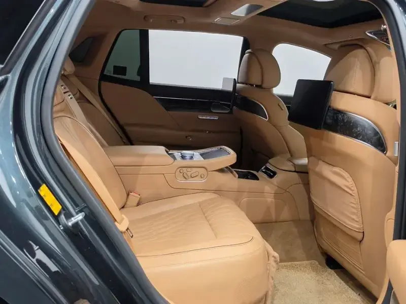 2023 Genesis G90 с пробегом 33 197 км