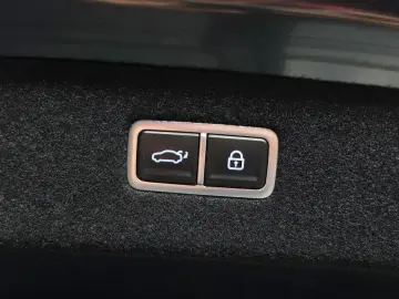 2023 Genesis G90 с пробегом 33 197 км