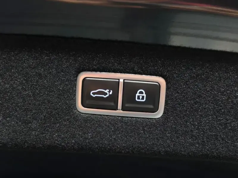 2023 Genesis G90 с пробегом 33 197 км