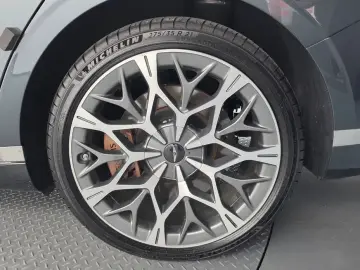 2023 Genesis G90 с пробегом 33 197 км
