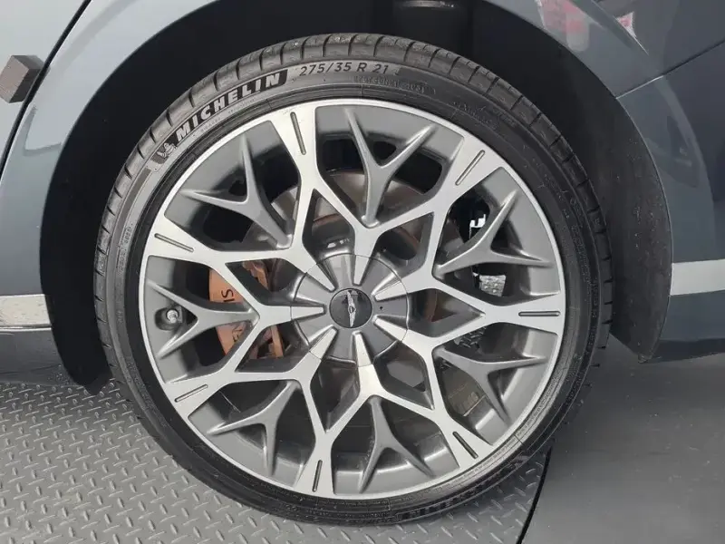 2023 Genesis G90 с пробегом 33 197 км
