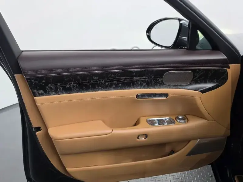2023 Genesis G90 с пробегом 33 197 км