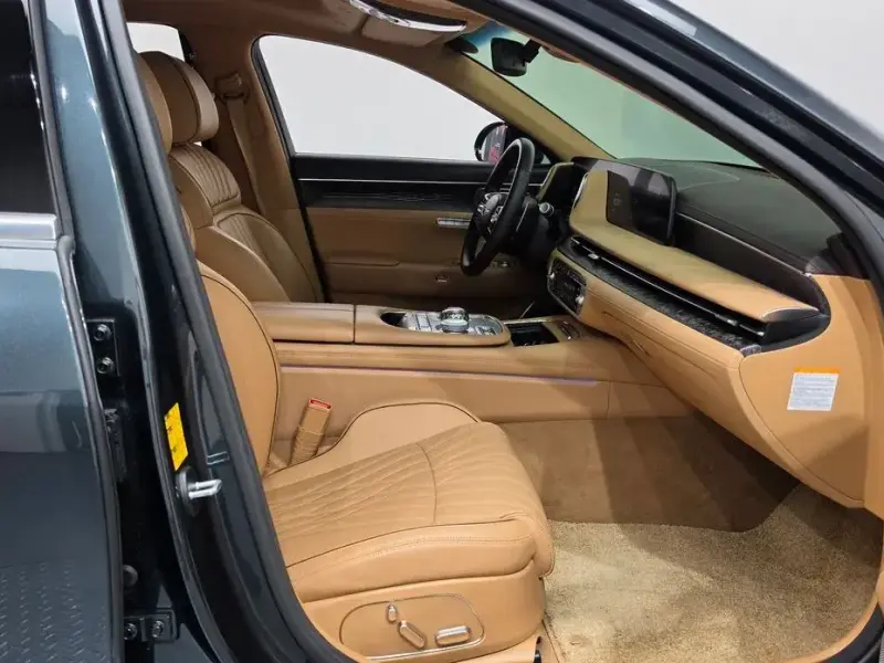 2023 Genesis G90 с пробегом 33 197 км