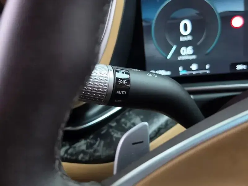 2023 Genesis G90 с пробегом 33 197 км