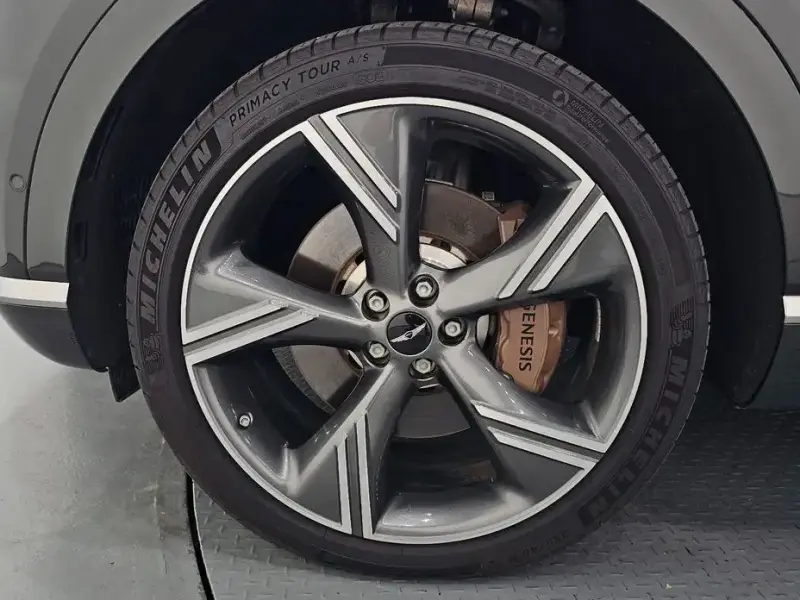 2023 Genesis GV80 с пробегом 32 479 км
