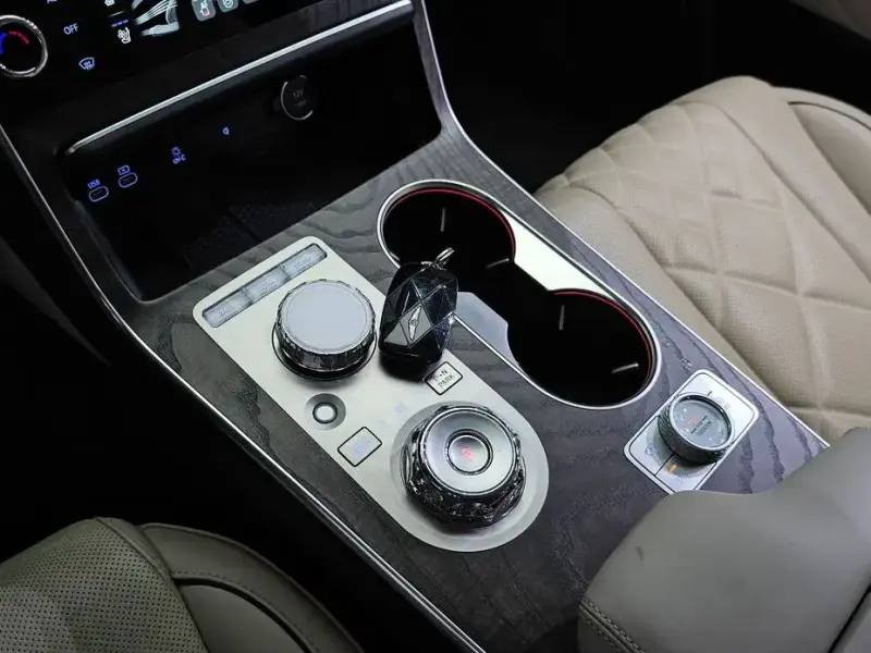 2023 Genesis GV80 с пробегом 32 479 км