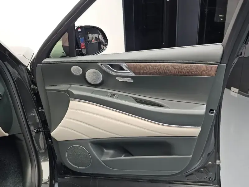 2023 Genesis GV80 с пробегом 32 479 км
