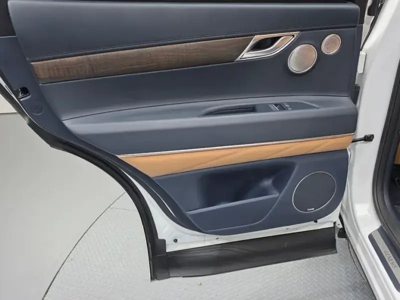 2023 Genesis GV80 с пробегом 42 381 км