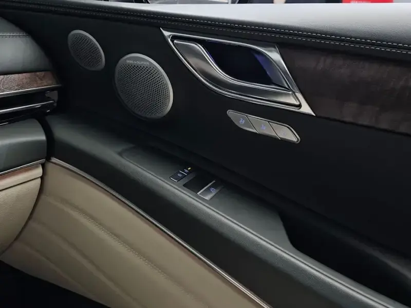 2023 Genesis GV80 с пробегом 32 479 км