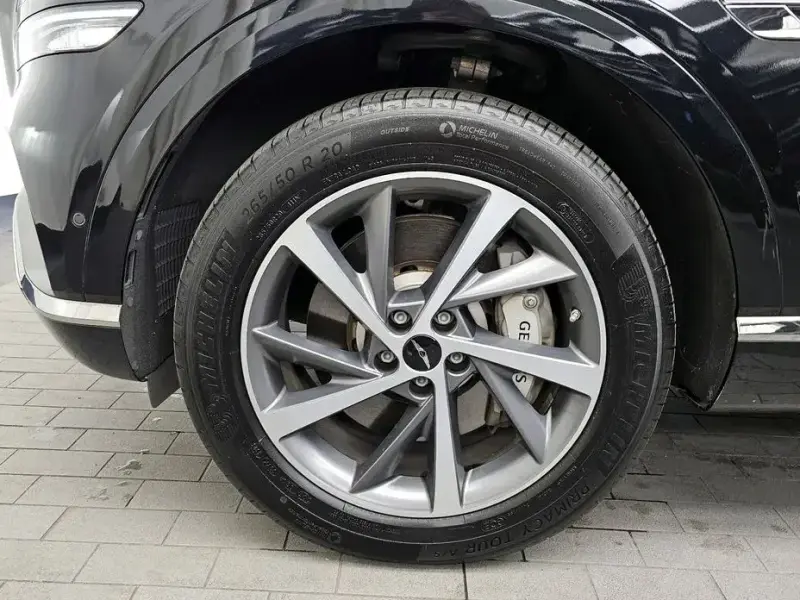 2023 Genesis GV80 с пробегом 32 033 км