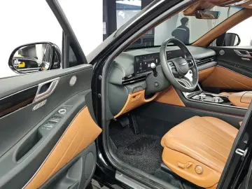 2023 Genesis GV80 с пробегом 32 033 км