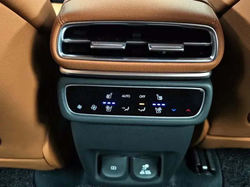 2023 Genesis GV80 с пробегом 32 033 км