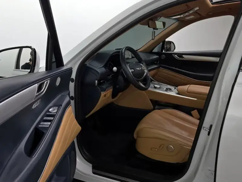 2023 Genesis GV80 с пробегом 65 090 км