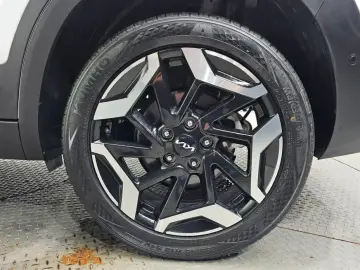 2024 Kia Seltos с пробегом 25 539 км