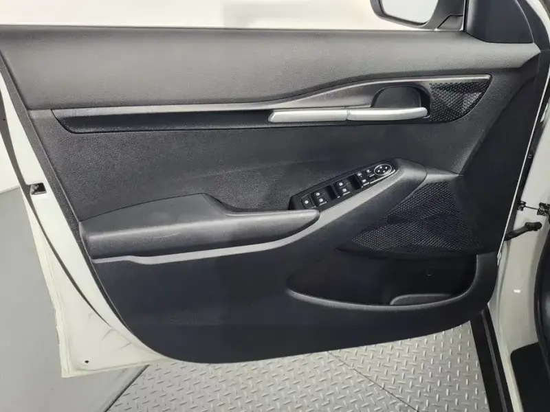 2023 Kia Seltos с пробегом 7 934 км