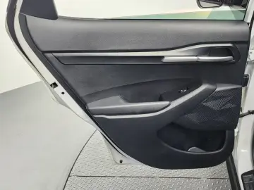 2023 Kia Seltos с пробегом 7 934 км