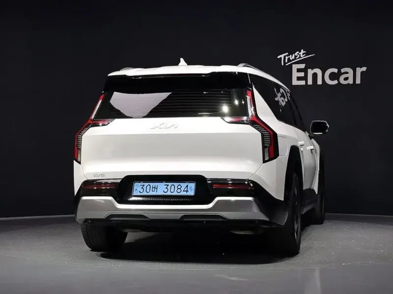 2023 Kia EV9 с пробегом 69 670 км