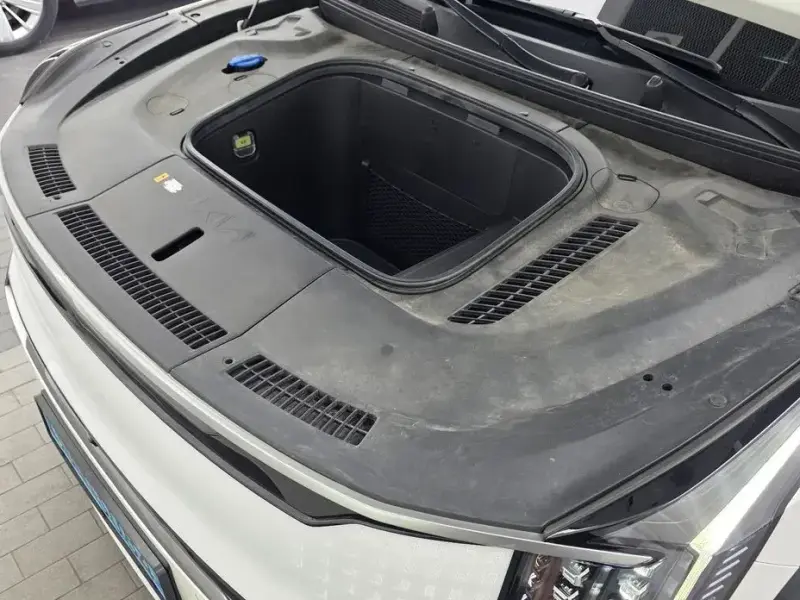 2023 Kia EV9 с пробегом 69 670 км
